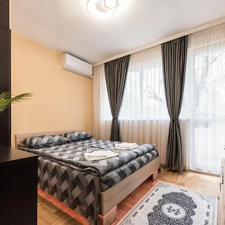 Downtown аpartment With Free Parking דירה וארנה