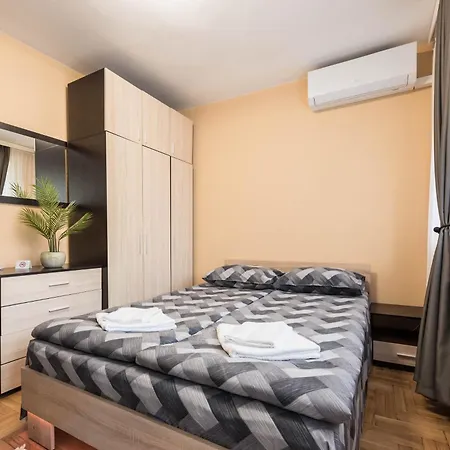Downtown аpartment With Free Parking דירה
