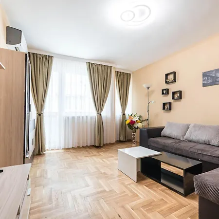 דירה Downtown аpartment With Free Parking וארנה