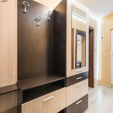 Downtown аpartment With Free Parking * וארנה